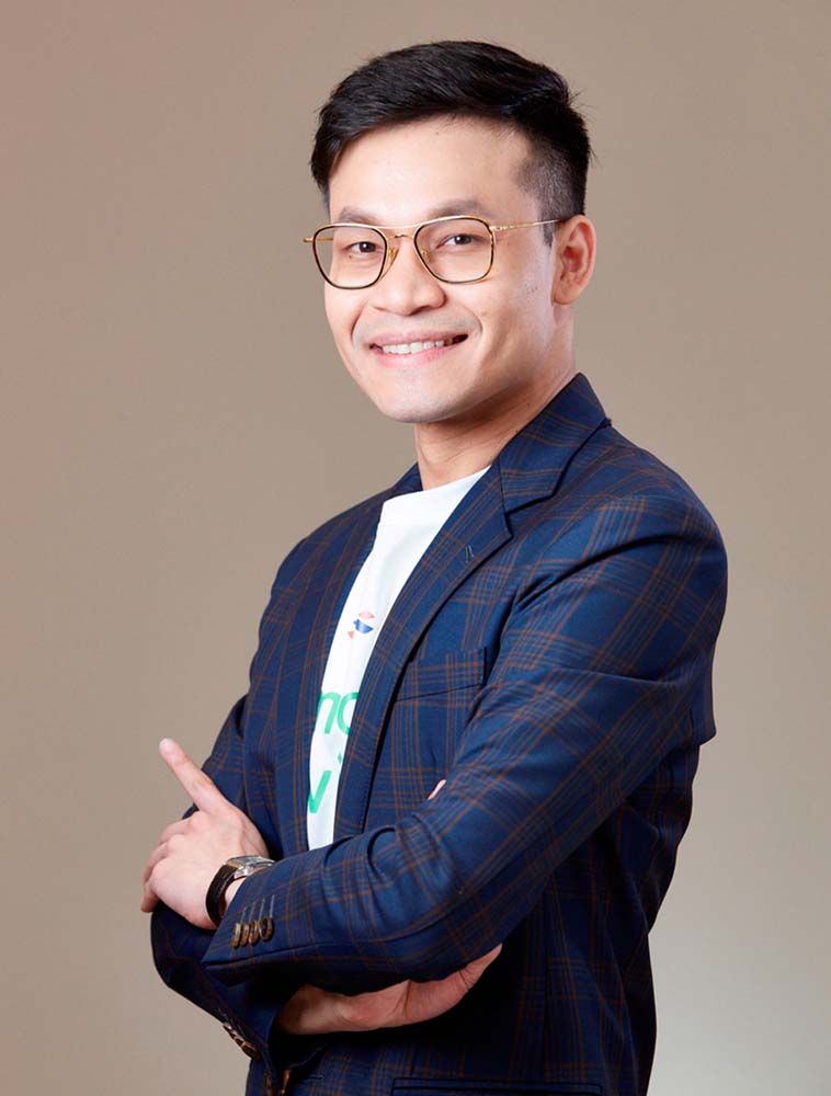 ครูลูกกอล์ฟ-คณาธิป สุนทรรักษ์
