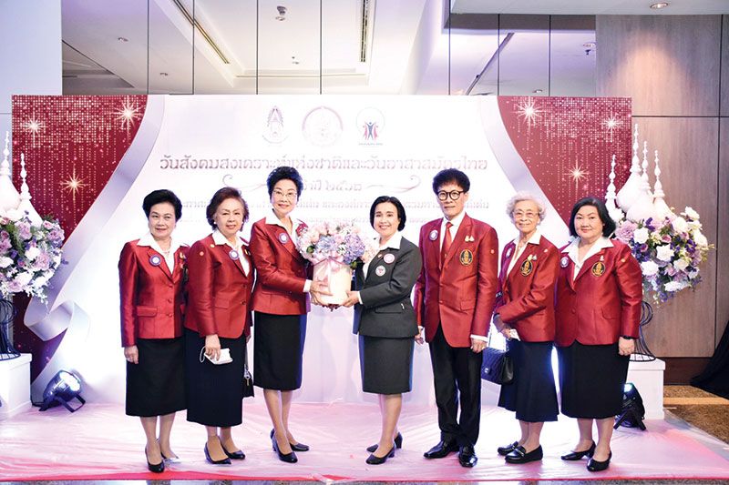 เยาวมาลย์ วัชระเรืองศรี, ดร.โฉมยง ประทีปอุษานนท์ ทวีทรัพย์,
ดร.ปราศรัย ประวัติรุ่งเรือง, ทิพวัฒน์ จลานันทวงศ์, อรชุน
เหลืองวิเศษกาล และ จุรีภรณ์ บุณยวงศ์วิโรจน์