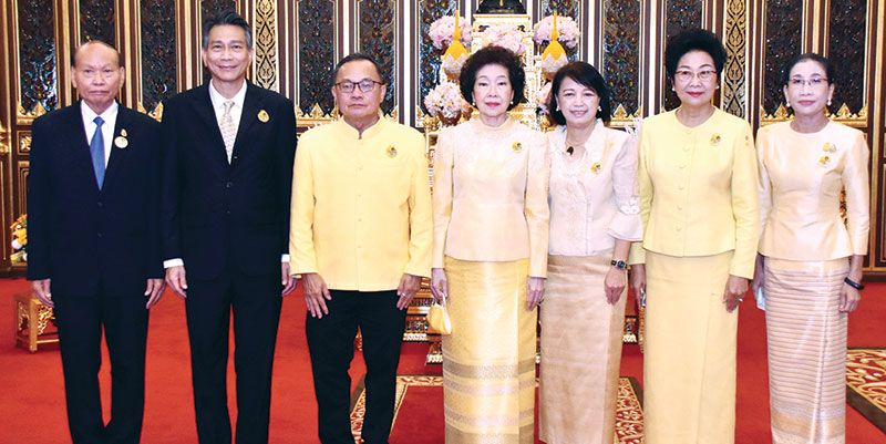 นคร ศิลปอาชา, อารยา อรุณานนท์ชัย, พล.ต.อ.สมศักดิ์ แขวงโสภา,
ศรีภพ สารสาส, ดร.ปราศรัย ประวัติรุ่งเรือง (รองประธานสภาสังคมสงเคราะห์), กรรณภรณ์ วงศ์ปิยะกุล และ อัจฉราวดี
ชัยสุวิรัตน์ ผช. เลขานุการ ผู้ว่าฯกทม.

