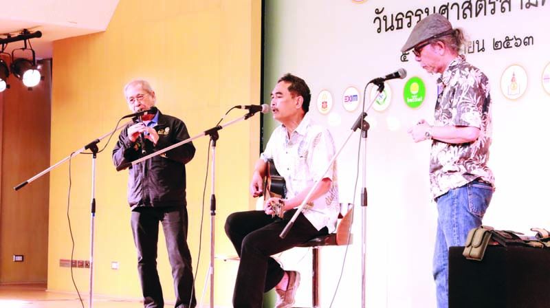 การแสดงธรรมศาสตร์สังคีต โดย ชุมนุมดนตรีไทย มหาวิทยาลัยธรรมศาสตร์ และลำนำเพลงดังในอดีต โดย ดร.รจพร วัชโรทยางกูร อดีตนักร้องวงต้นกล้า รวมทั้งพิธีเปิดนิทรรศการ “แปดทศวรรษ เนาวรัตน์ พงษ์ไพบูลย์”