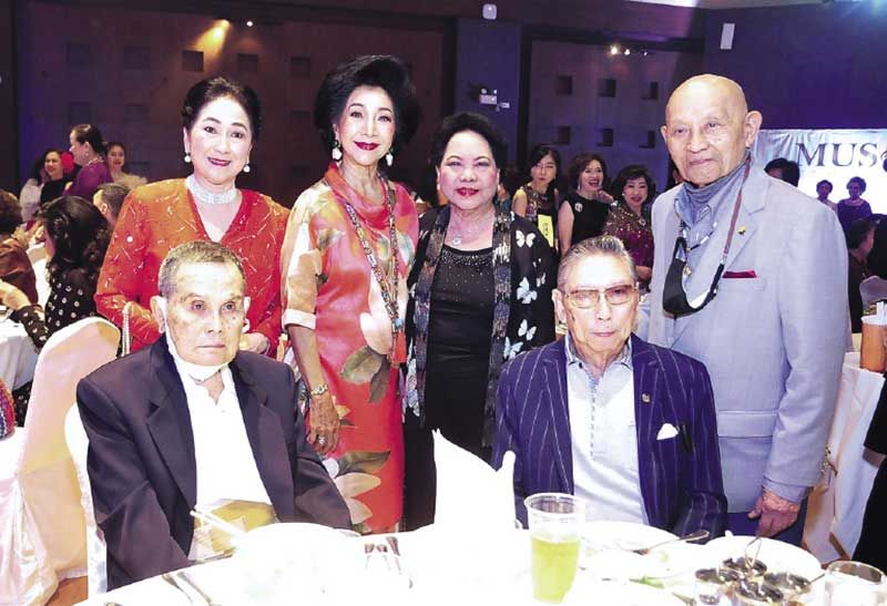 ผาณิต พูนศิริวงศ์, คุณหญิงผะอบทิพย์ ศาตะมาน, จิตริก-
ท่านผู้หญิงวิวรรณ วรวรรณ เศรษฐบุตร, ไพรัช ลิมปิชาติ และ วุฒา
ภิรมย์ภักดี นักร้องกิตติมศักดิ์รับเชิญเพื่องานนี้ “Music is My Life”

