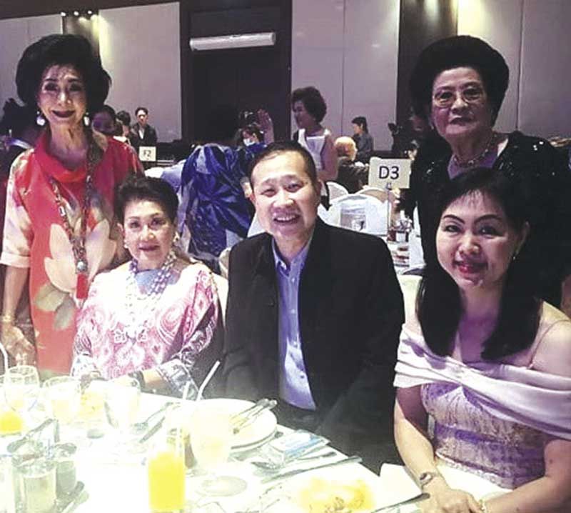 คุณหญิงผะอบทิพย์ ศาตะมาน, ท่านผู้หญิงวราพร ปราโมชฯ, พล.ต.ต.นพ.เกษม-พล.ต.ต.พญ.พันวดี รัตนสุมาวงศ์ และ สุภาพ อิงคะวัต