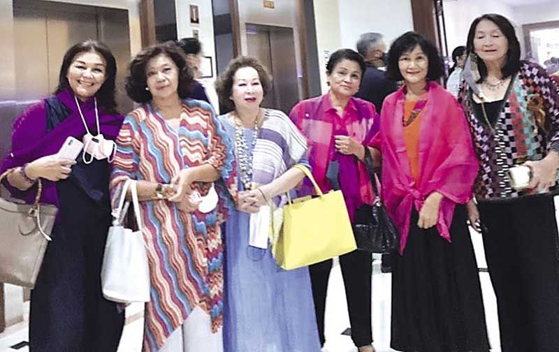 วิรัชดา กิติวัฒน์, สุวิมล โปษยานนท์, รังสิมา ประทุมมาศ และเพื่อนมาร่วมชมการแสดง