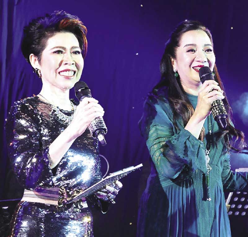 ฐิตินันท์ วัธนเวคิน และ ปานเกศ ศาตะมาน
เป็นทั้งพิธีกรและนักร้องรับเชิญ

