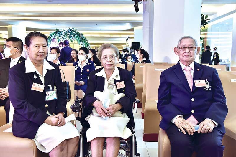 ม.ล.เอื้อมสุขย์ กิติยากร, ท่านผู้หญิงพึงใจ สินธวานนท์ และพลโท นพ.ธำรงรัตน์ แก้วกาญจน์