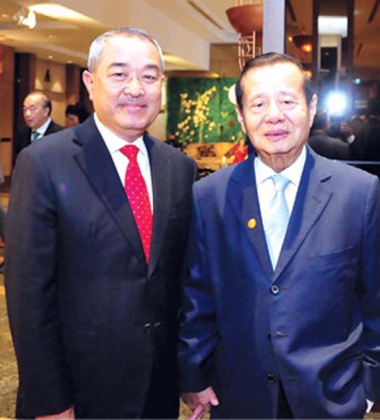 สมชาย พูลสวัสดิ์ อดีตนายกสมาคม
ธรรมศาสตร์ฯ กับ นิพนธ์ วิสิษฐยุทธศาสตร์