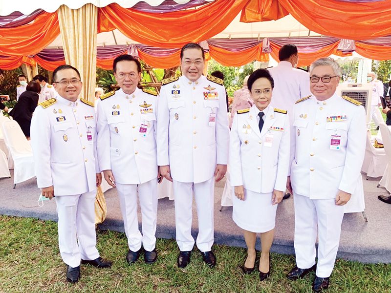 ศ.พิเศษ ดร.สุรเกียรติ์ เสถียรไทย พร้อมด้วย สิทธิศักดิ์ วนะชกิจ, เมทินี ชโลธร ประธานศาลฎีกา และศ.พิเศษ ดร.กิตติพงษ์ กิตยารักษ์