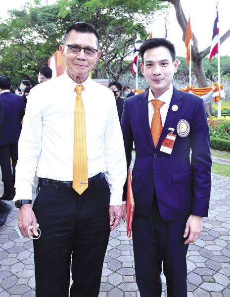 รศ.ดร.นพ.พิชิต สุวรรณประกร
และฐิติวัฒน์ ว่องวรรณกุล
กก.และผจก.มูลนิธิฯ