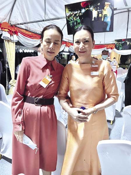 นวลพรรณ ล่ำซำ และ ณัฐวรรณ ทีปสุวรรณ