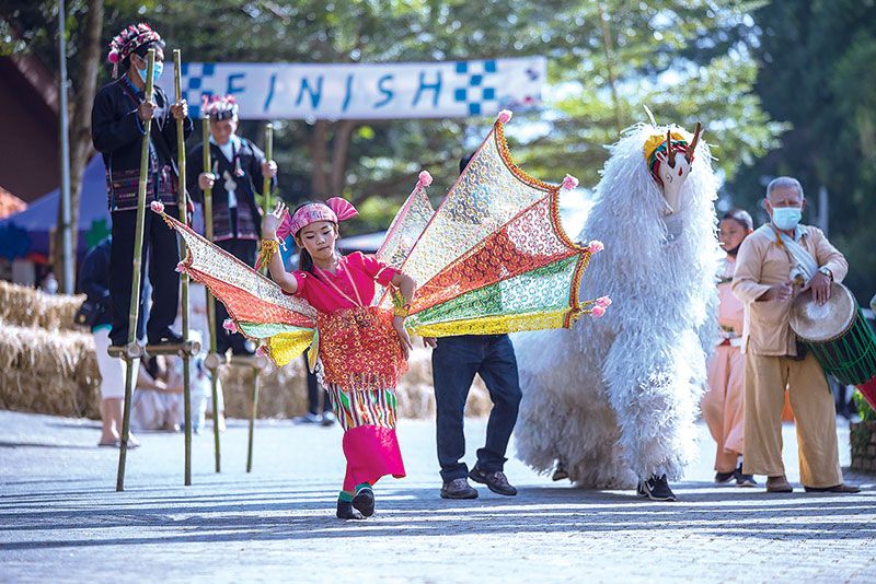 การแสดงและการละเล่นท้องถิ่นหาชมได้ยาก