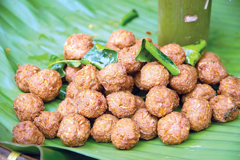 ซาจ๊อยทอด ในโซนกาดชนเผ่า