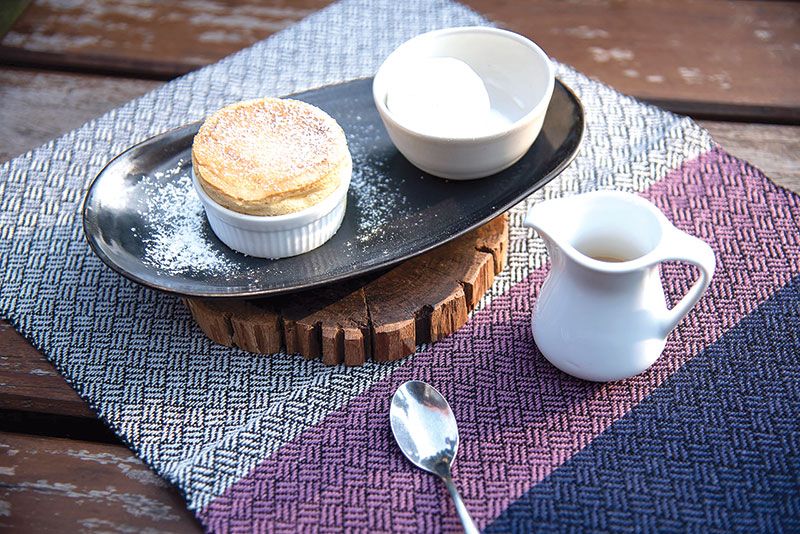 ซูเฟลแมคคาเดเมีย จากครัวตำหนัก