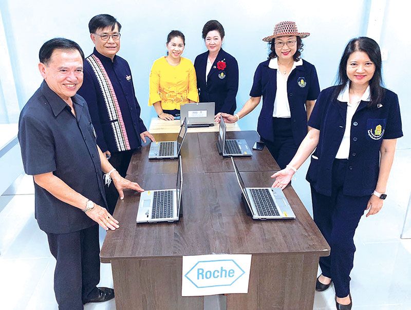 โรงเรือนเพาะเห็ด แหล่งเรียนรู้ตามหลักปรัชญาเศรษฐกิจพอเพียง และมอบห้องสุขานักเรียนชาย หญิง และครู รวม 7 ห้อง