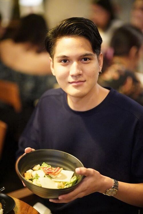 ม.ล.อธิฉัตร ฉัตรชัย

