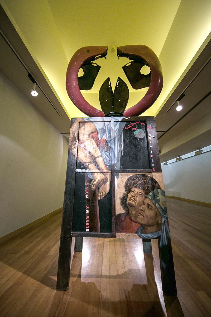 รูปด้านหลังผลงาน ชื่อ “Bless My World”