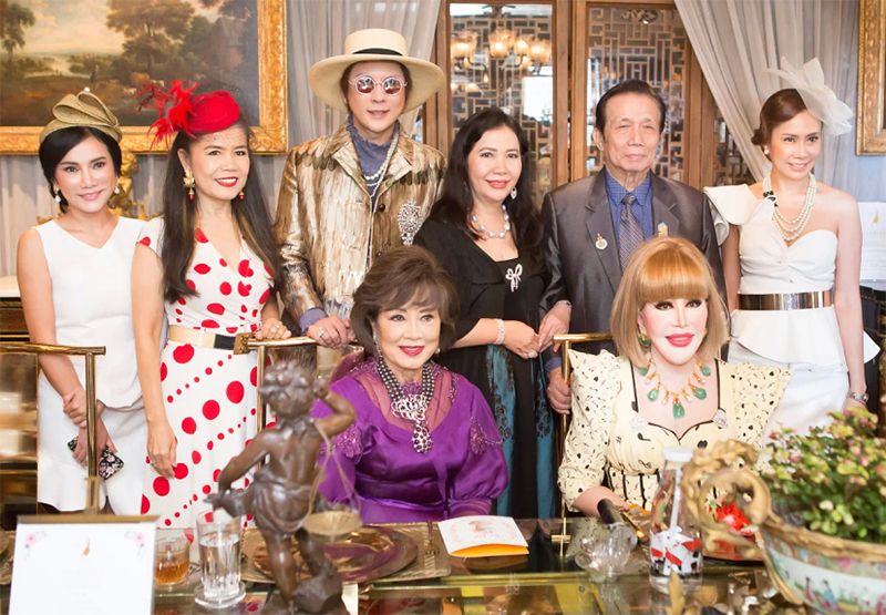 คุณสุมณี คุณะเกษม , คุณวี มาร์ และเหล่าเซเล็บร่วมกันจิบชา
