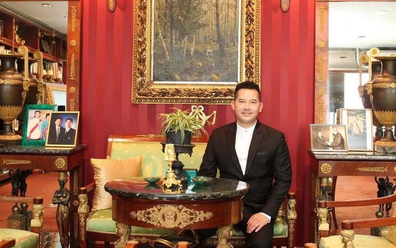 คุณชยพล อุระพงษ์ ประธานกรรมการบริหาร Kharites Aesthetic Clinic