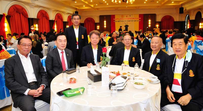 ดร.ธีรวัฒน์ ธัญลักษณ์ภาคย์, วรวิทย์ เจนธนากุล, จำกัด ศิริพูนทรัพย์, ชัยศักดิ์ อังค์สุวรรณ, ยอดยิ่ง โสภณ อุปนายกสมาคมธรรมศาสตร์ฯ, พรชัยกิตติปัญญางาม และ เชาวรัตน์ เชาวน์ชวานิล