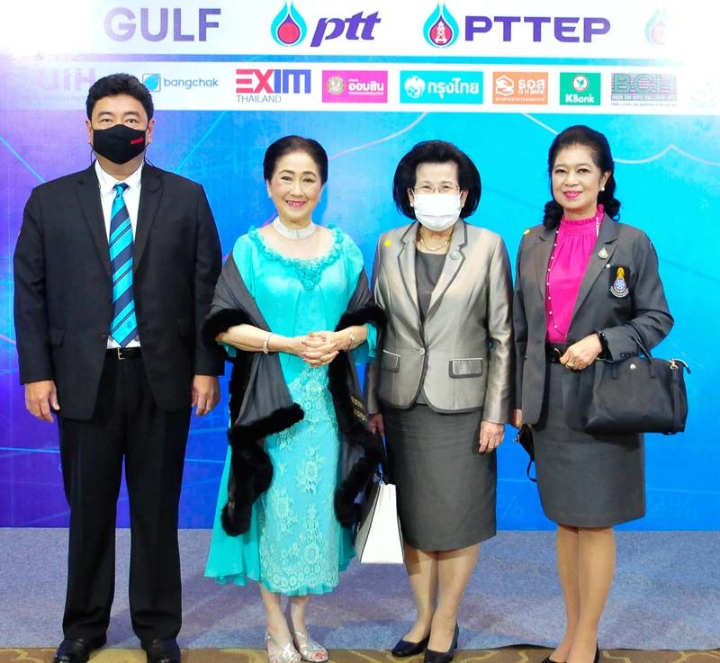 ผรณเดช พูนศิริวงศ์, ผาณิต พูนศิริวงศ์, ประกายรัตน์ ต้นธีรวงศ์ ประธาน กสม. และ ฉัตรสุดา จันทร์ดียิ่ง กก.กสม.
