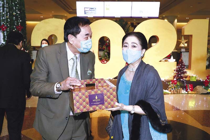 อัศวิน อิงคะกุล กับ ผาณิต พูนศิริวงศ์


