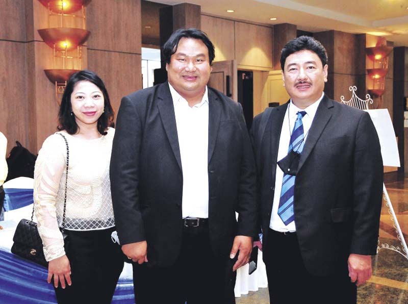 ผรณเดช พูนศิริวงศ์ ต้อนรับ ผศ.ดร.ทรงยศินทร์ ชนปทาธิป และ วีรนันท์ ศรัณยวัฒน์สิน