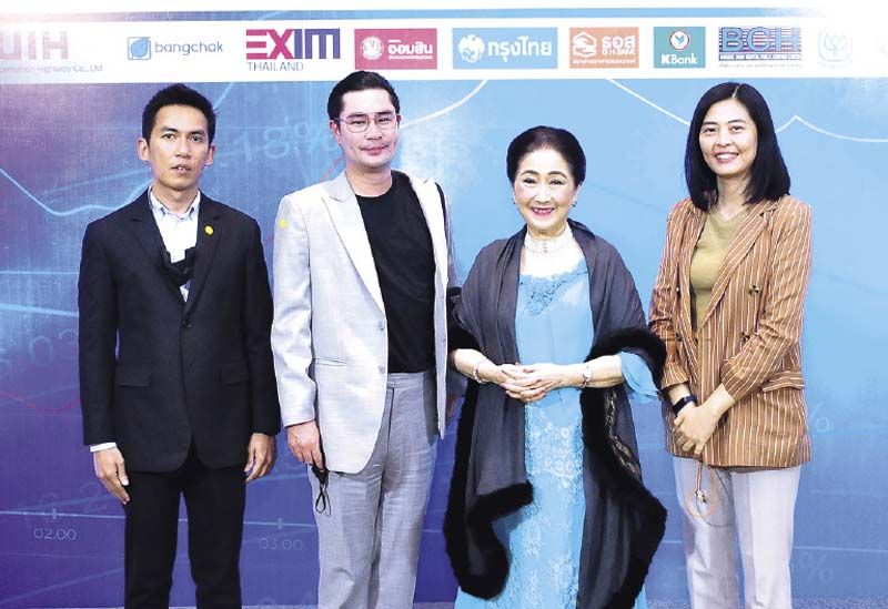 จรัสพงศ์ ล่ำซำ ผอ.ฝ่ายองค์กรและชุมชนสัมพันธ์ บมจ.ล็อกซเล่ย์และคณะ