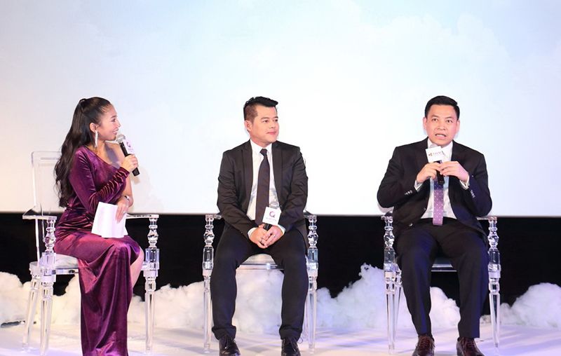 พิธีกร ศรัยฉัตร กุญชร ณ อยุธยา พูดคุยกับ 2 ผู้บริหาร นิธิ พัฒนภักดี และ กิตติพงษ์ สารสมบูรณ์