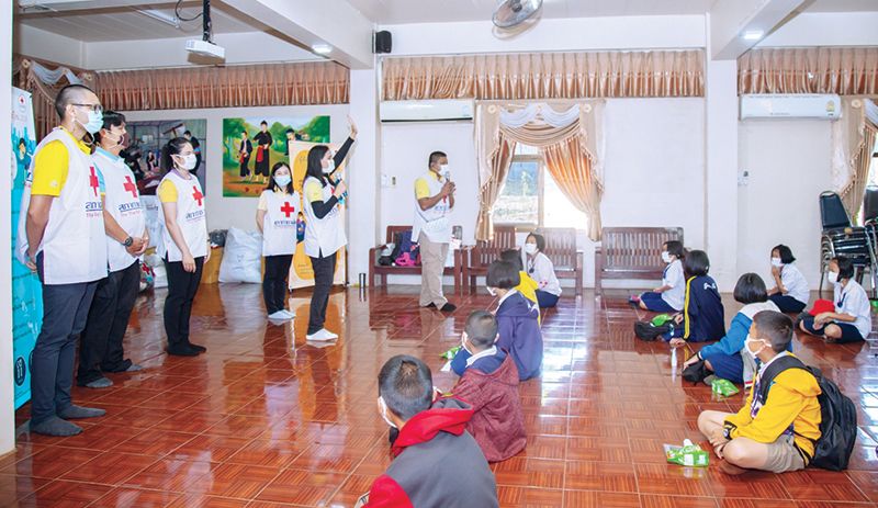 ให้ความรู้ด้านสุขศึกษาแก่นักเรียน