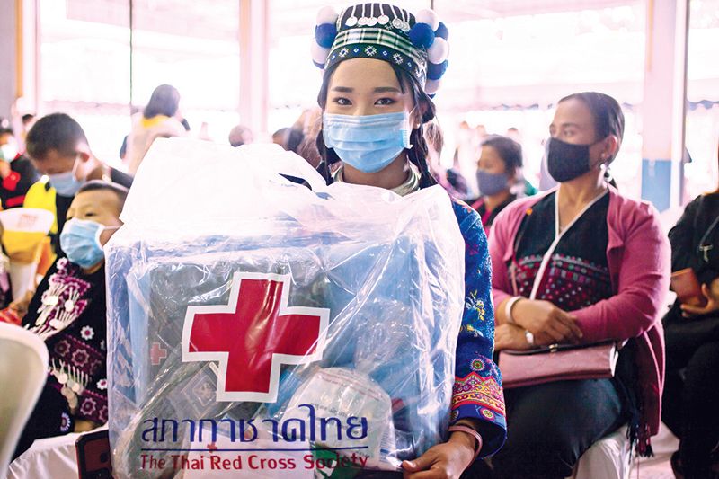 มอบเครื่องกันหนาวแก่ผู้ประสบภัยหนาว