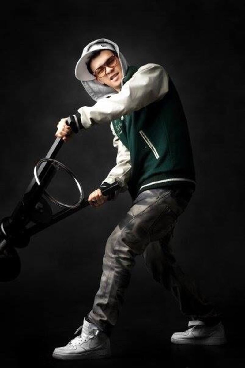 ครูโมโม่-พงศ์สิริ วัฒนะสิริภักดี