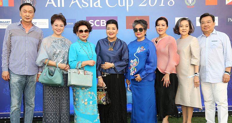 เอมอร ศรีวัฒนประภา และเพื่อนๆ