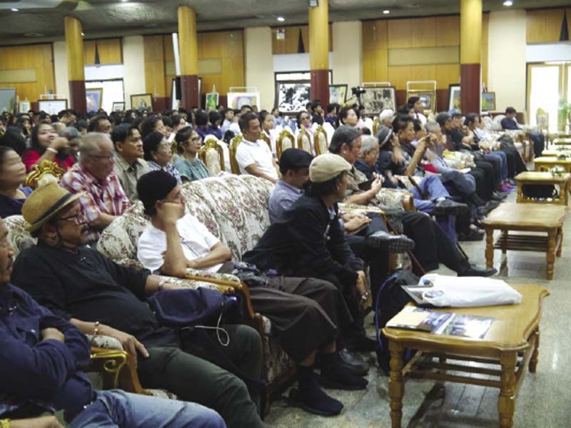 คณะศิลปินแห่งชาติประเมินผลงานนักเรียน