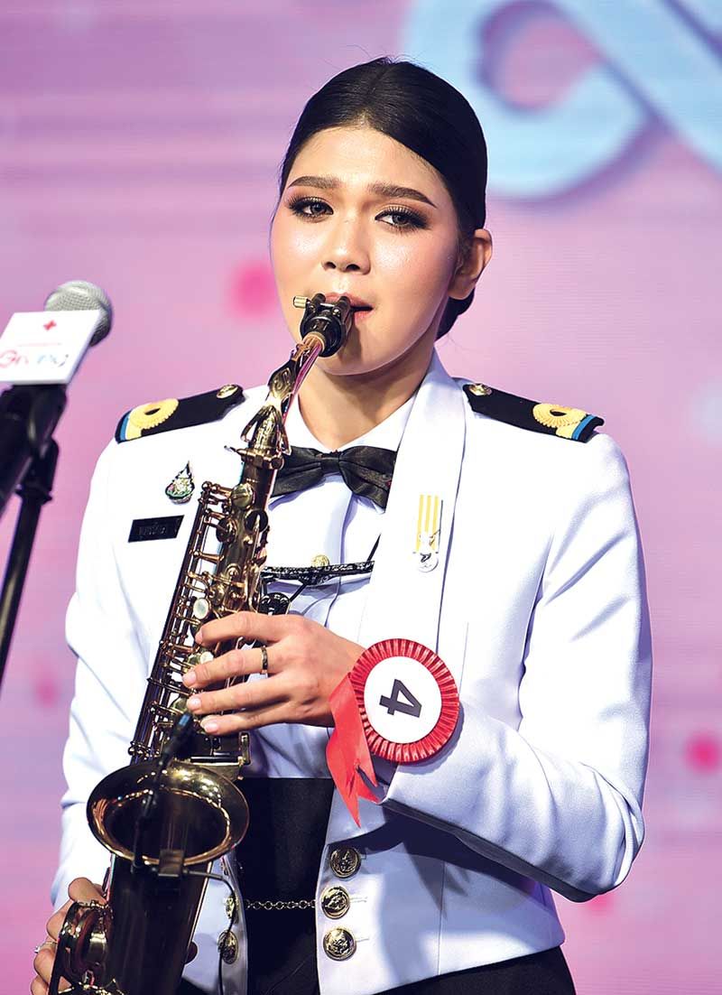 เรือตรีหญิงพุทธรักษา โรคารักษ์ แสดงความสามารถ

