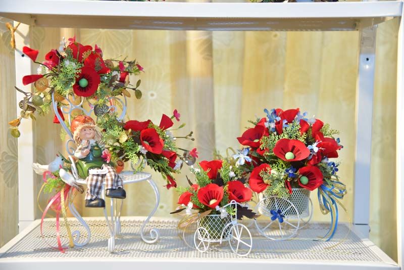 ดอกป๊อปปี้ในจักรยานเล็ก

