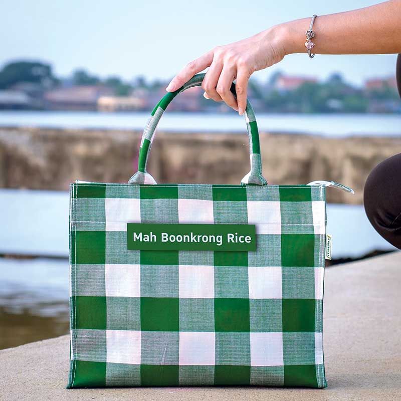 “ผ้าขาวม้าทอมือ” ภูมิปัญญาท้องถิ่นเกษตรกรไทย สร้างความภาคภูมิใจจากผู้ให้ สู่ความสุขใจของผู้รับ