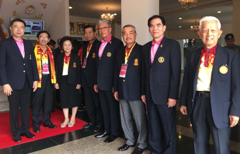 ศ.ดร.บัณฑิต เอื้ออาภรณ์ อธิการบดีจุฬาฯ, ศ.สมคิด เลิศไพฑูรย์ อดีตอธิการบดี มธ., รศ.เกศินี วิฑูรชาติ อธิการบดี มธ., กำธร วังอุดม ประธานคณะ กก.ดำเนินงานฯ,ดิสทัต โหตระกิตย์ ประธานคณะ กก.ดำเนินงานฯ,สมชาย พูลสวัสดิ์ นายกสมาคมธรรมศาสตร์ฯ, สหรัฐ บุญโพธิภักดี นายกสมาคมนิสิตเก่าจุฬาฯ และ ศ.พิเศษ นรนิติ เศรษฐบุตร นายกสภา มธ.