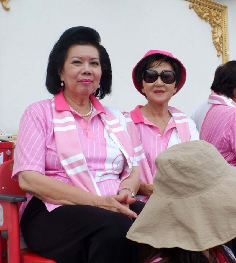 ผศ.ดร.พรทิพย์ พุกผาสุข กับนิสิตเก่าจุฬาฯ