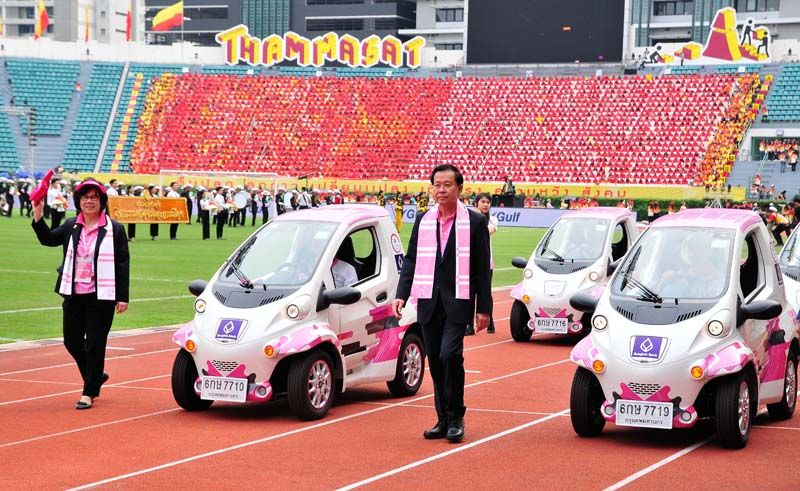 นินนาท ไชยธีรภิญโญ นำขบวนรถพลังไฟฟ้าของจุฬาฯ เข้าสู่สนาม