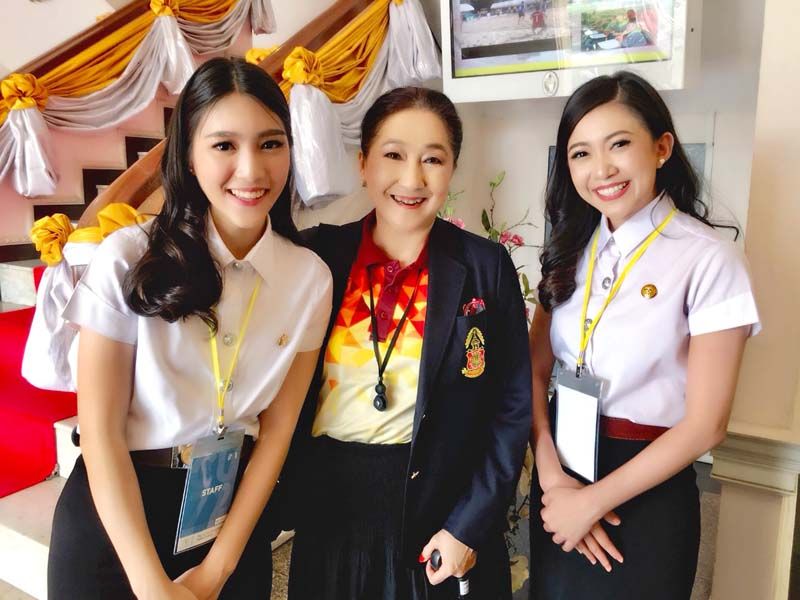 ผาณิต พูนศิริวงศ์ กับสองสาว มธ. ฐิติภัทร 