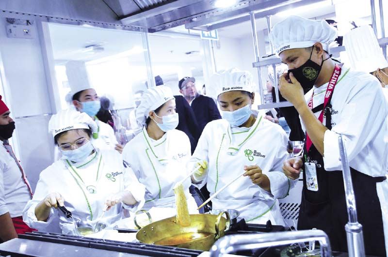 น้องๆ โครงการสานฝันปั้นเชฟ รังสรรค์เมนูอย่างตั้งใจ