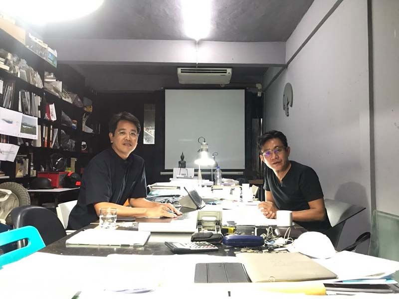 ชุติพงษ์ วิชัยดิษฐ เจ้าของโครงการเทพา คอร์ทยาร์ด เออร์เบิร์น โฮม และ สุริยะ อัมพันธศิริรัตน์และผลงาน