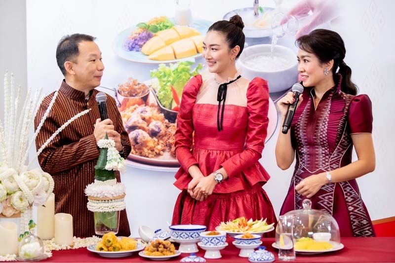 อรรถ ประคุณหังสิต และ มณีสุดา ศิลาอ่อน แชร์เคล็ดลับการทานข้าวแช่ให้อร่อย