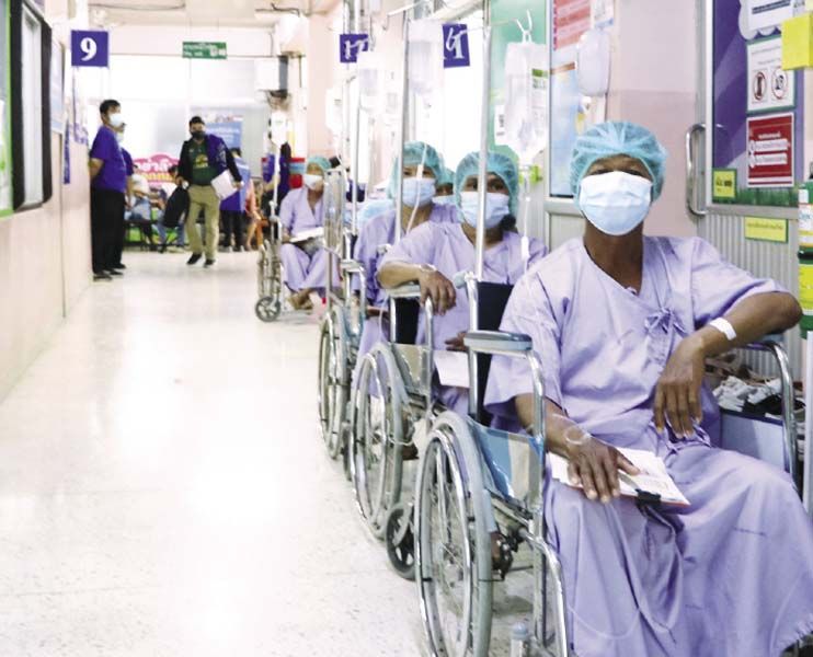 ผู้ป่วยรอรับการเข้าตรวจรักษา