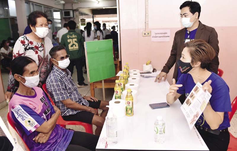 ผู้ป่วยรอรับการเข้าตรวจรักษา