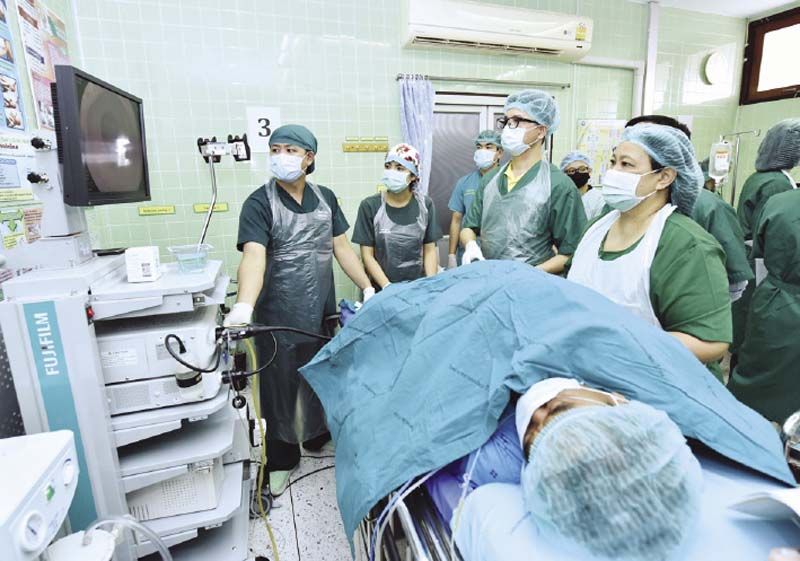 บรรยากาศช่วงประชาชนเข้ารับการตรวจรักษาจากทีมแพทย์ผู้เชี่ยวชาญ