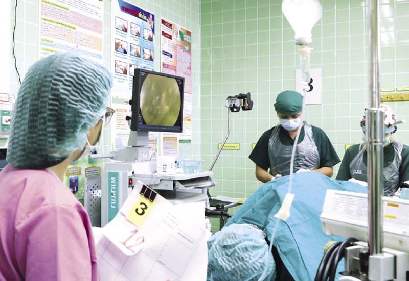 บรรยากาศช่วงประชาชนเข้ารับการตรวจรักษาจากทีมแพทย์ผู้เชี่ยวชาญ