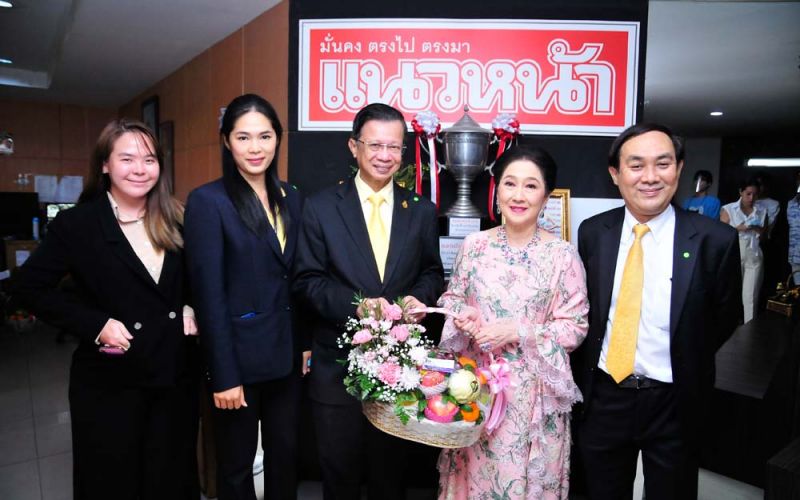 รศ.นพ.ปิยะ เนตรวิเชียร ผอ.โรงพยาบาล
เกษมราษฎร์ มาร่วมยินดี

