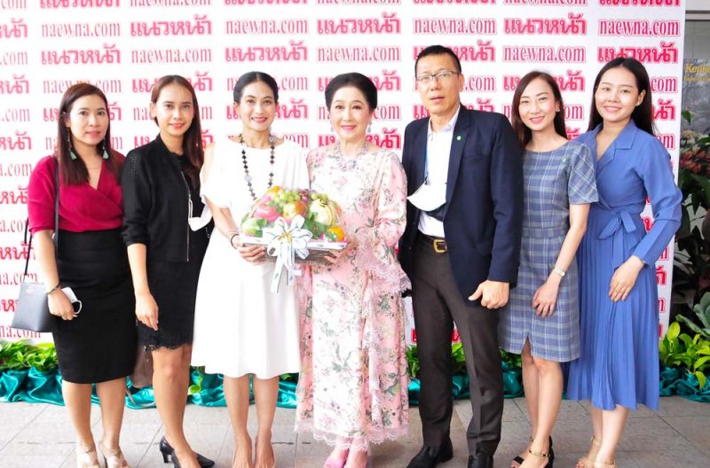 ม.ล.รดีเทพ เทวกุล นำทีมงานจาก บมจ.ไทยเบฟเวอเรจ มาแฮปปี้เบิร์ธเดย์