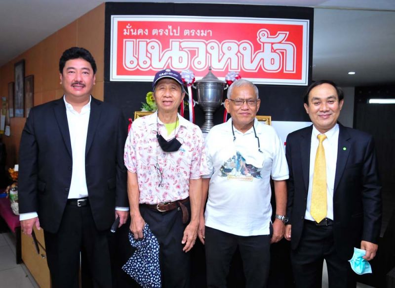 คอลัมนิสต์ระดับแนวหน้า อ.ชัยวัฒน์ สุรวิชัย, สุทิน วรรณบวร

