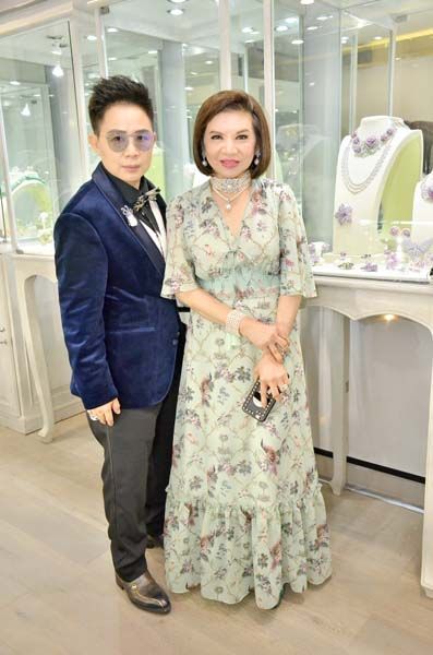 นุชนาถ ระวีแสงสูรย์, สุรีย์ รัตนหิรัญญา